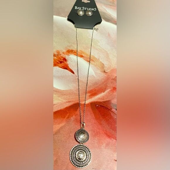 🎉Bay Studio women Silver  fashion 🎊Earrings & necklace set 💥 - Picture 6 of 6